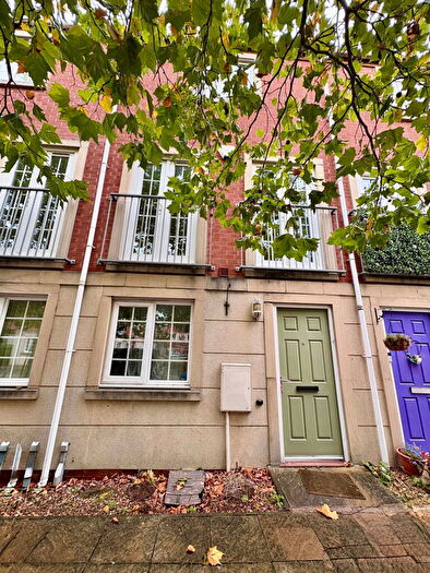 3 Bedroom Town House To Rent In Madison Avenue, Brierley Hill, DY5