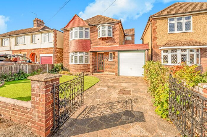 3 Bedroom Detached House For Sale In Penton Avenue, Staines-Upon-Thames, TW18