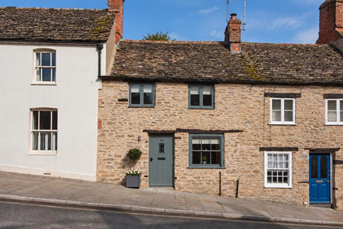 1 Bedroom Cottage For Sale In High Street, Malmesbury, SN16