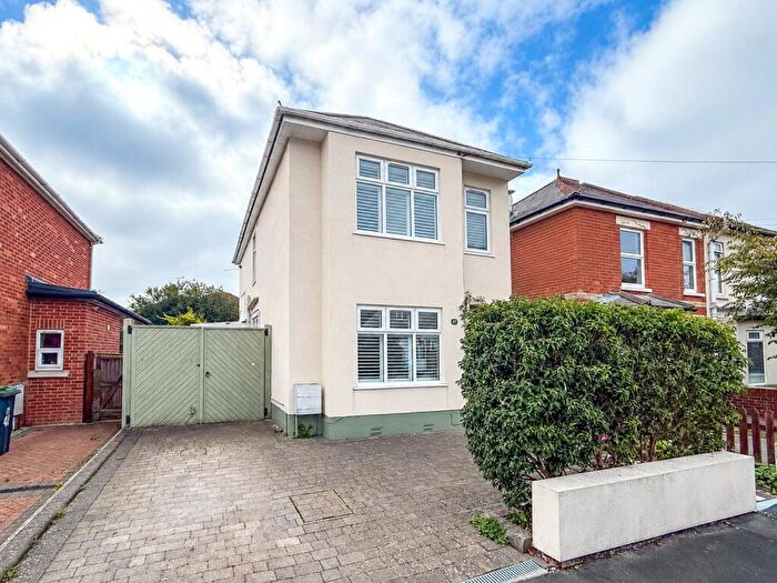 4 Bedroom Detached House For Sale In Jumpers Road, Christchurch, Dorset, BH23