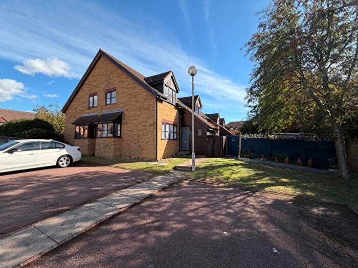 1 Bedroom Cluster House For Sale In Redwood Grove, Bedford, MK42
