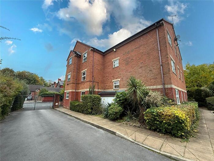 1 Bedroom Apartment For Sale In Highgrove Gardens, - Palatine Road, Didsbury, M20
