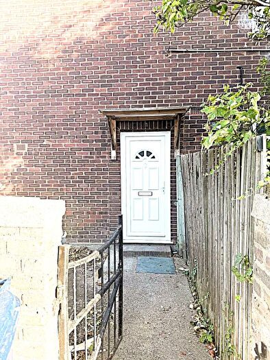 2 Bedroom Flat To Rent In Bridge Court, Southall, UB2