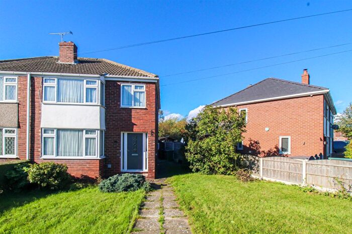 3 Bedroom Semi-Detached House For Sale In Wakefield Road, Streethouse, Pontefract, WF7