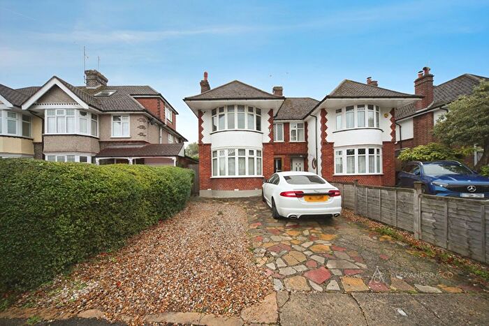 3 Bedroom Semi-Detached House To Rent In Kingsway, Dunstable, Bedfordshire, LU5
