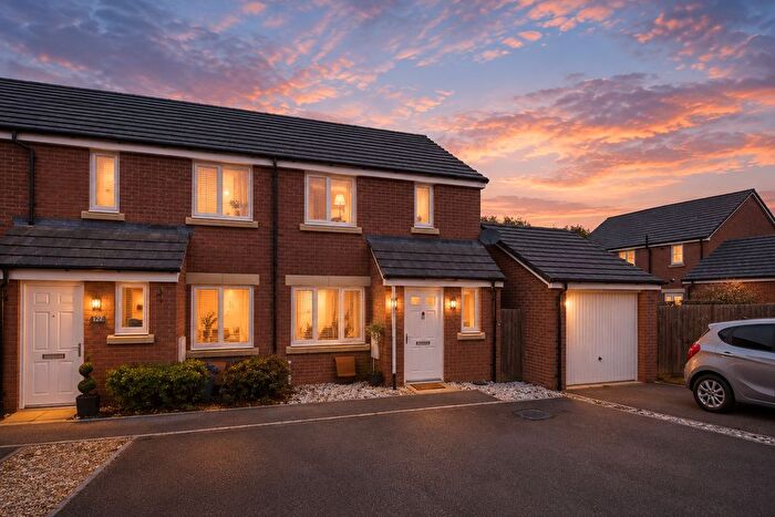 3 Bedroom End Of Terrace House For Sale In Knight Close, Monkton Heathfield, Taunton, TA2