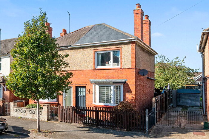 3 Bedroom Semi-Detached House For Sale In Neale Avenue, Kettering, NN16