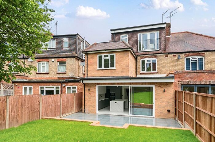 4 Bedroom Semi-Detached House For Sale In Chanctonbury Way, Woodside Park, N12