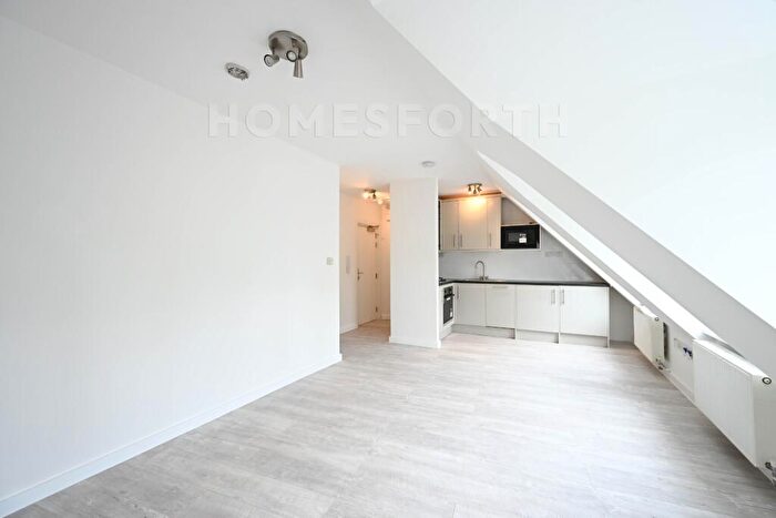 Studio To Rent In Catford Hill, Catford, SE6