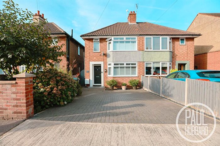 3 Bedroom Semi-Detached House For Sale In The Avenue, Pakefield, NR33