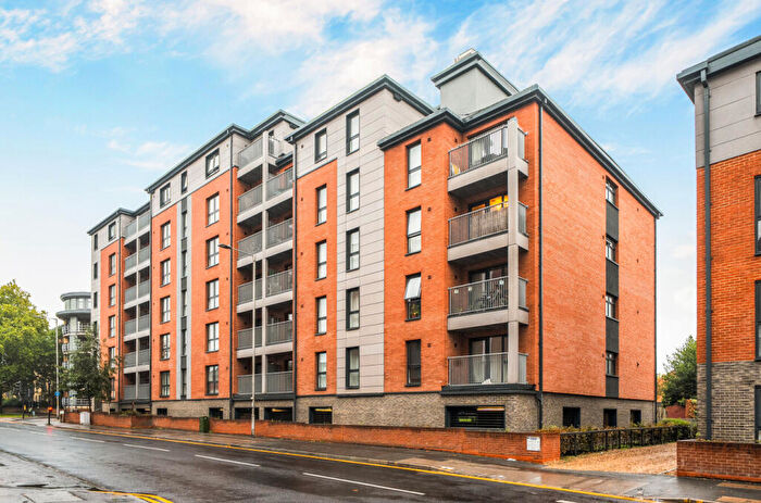 2 Bedroom Apartment For Sale In Silver Street, Reading, Berkshire, RG1