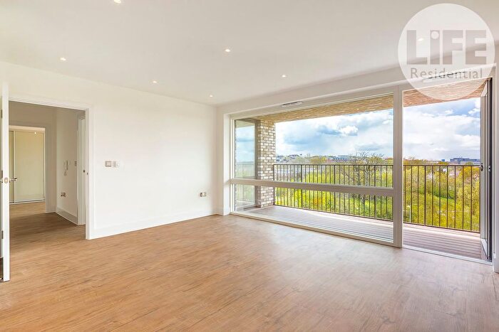 2 Bedroom Flat To Rent In Lakeside Drive, Park Royal, NW10