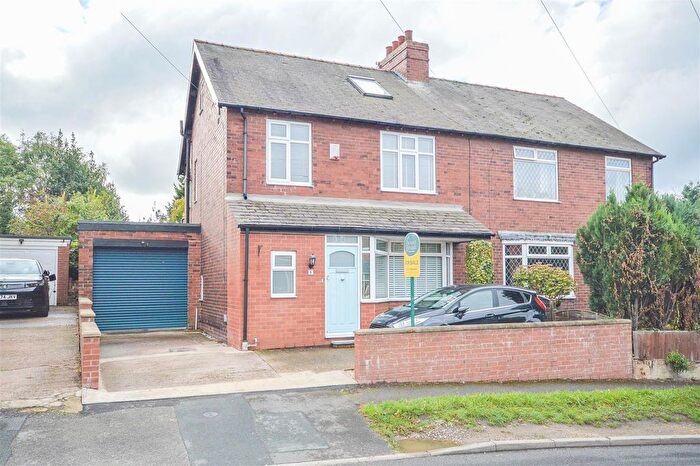 4 Bedroom Semi-Detached House For Sale In Warren Avenue, Knottingley, WF11