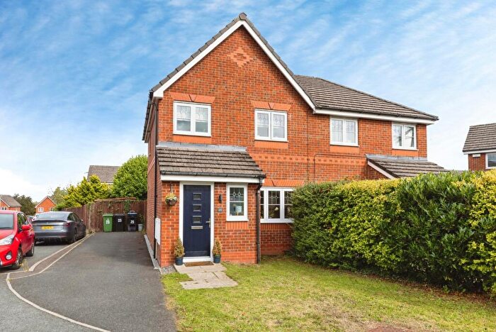 3 Bedroom Semi-Detached House For Sale In Alyn Road, Gwersyllt, Wrexham, LL11