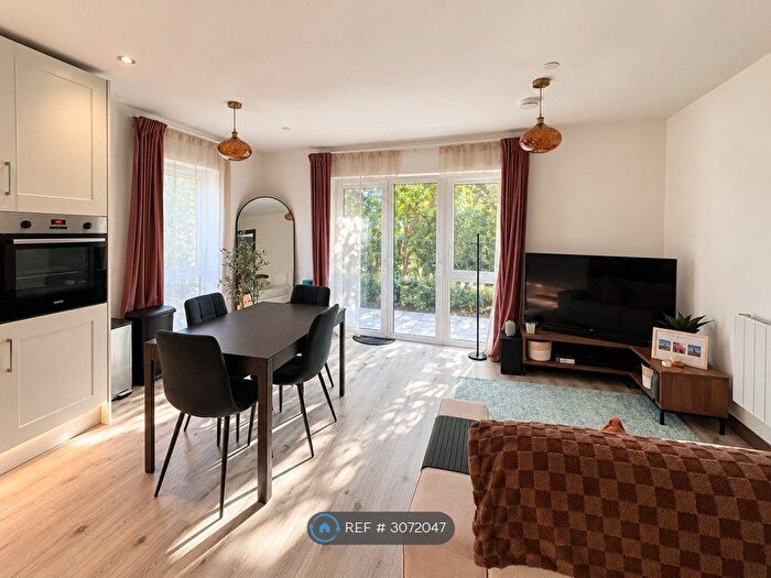 2 Bedroom Flat To Rent In May House, Watford, WD18