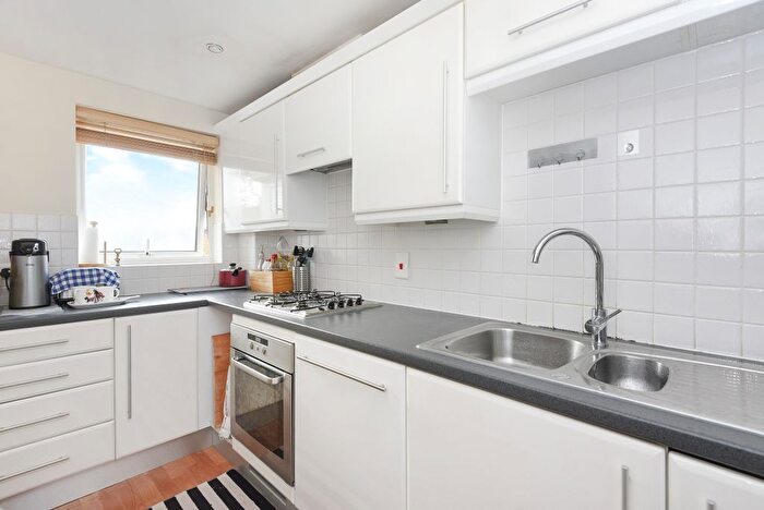 2 Bedroom Flat To Rent In Wheeler Place, Bromley, Kent, BR2