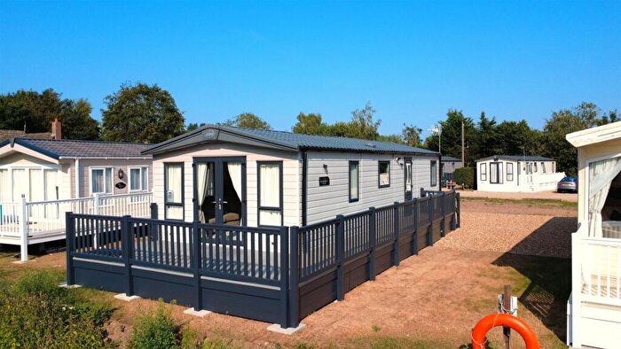 2 Bedroom Mobile Home For Sale In Little Lakeland Caravan Park, Wortwell, Harleston, IP20