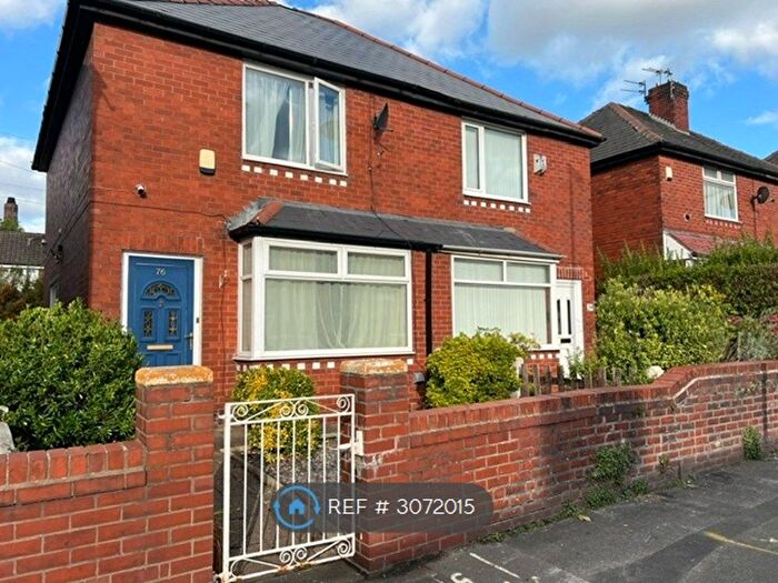 2 Bedroom Semi-Detached House To Rent In Thompson Lane, Oldham, OL9