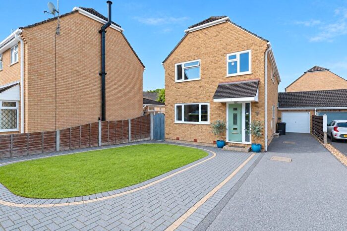 4 Bedroom Detached House For Sale In Meadow Grove, Verwood, BH31