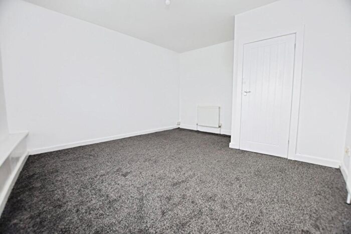 2 Bedroom Flat To Rent In Whalebone Lane South, Dagenham, RM8