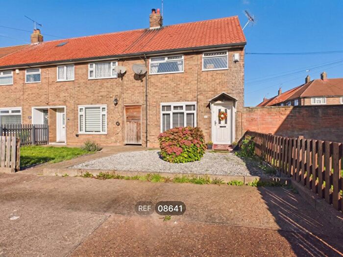 3 Bedroom Property To Rent In Aberford Walk, Hull, HU9