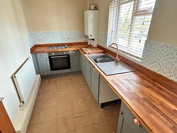 2 Bedroom Flat For Sale In Hawthorn Grove, Conisbrough, Doncaster, DN12