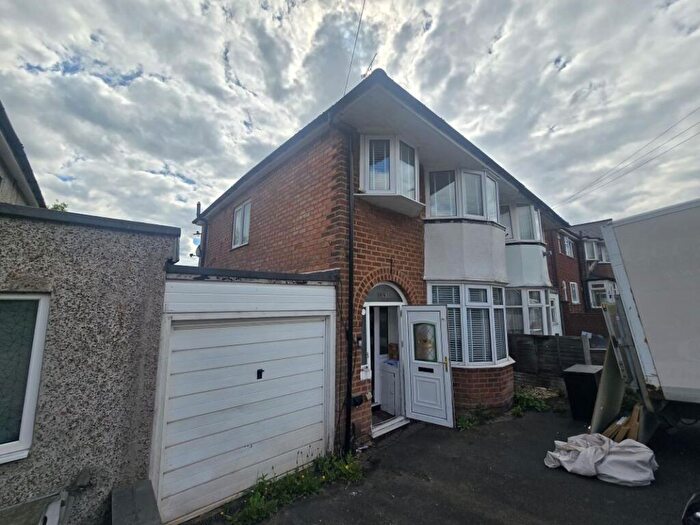 3 Bedroom Semi-Detached House For Sale In Court Oak Road, Birmingham, West Midlands, B32