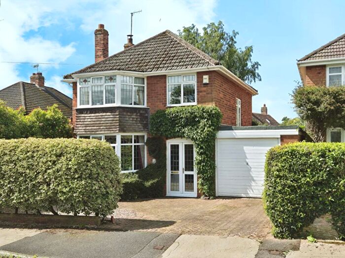 3 Bedroom Detached House For Sale In Howard Avenue, Bromsgrove, B61