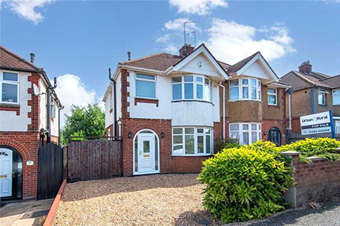 3 Bedroom Semi-Detached House For Sale In Somerset Avenue, Luton, Bedfordshire, LU2