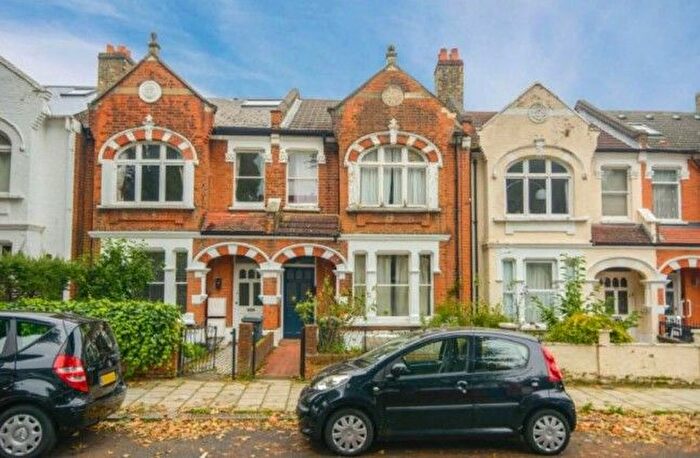 3 Bedroom Flat To Rent In Silver Crescent, London, W4