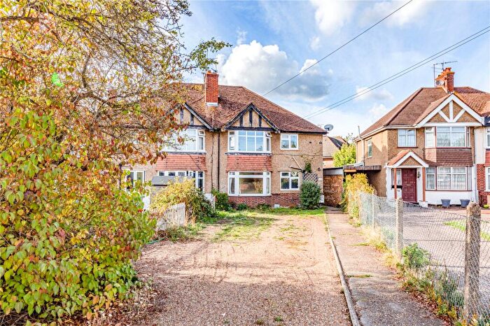 2 Bedroom Maisonette For Sale In Tartar Road, Cobham, Surrey, KT11