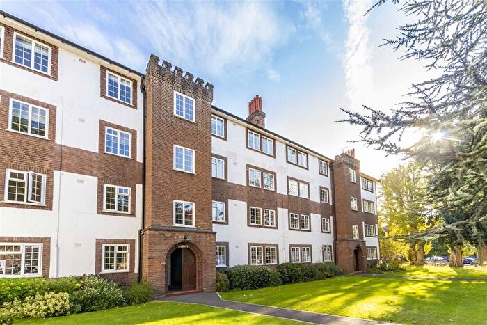 3 Bedroom Flat To Rent In Kew Road, Kew, TW9