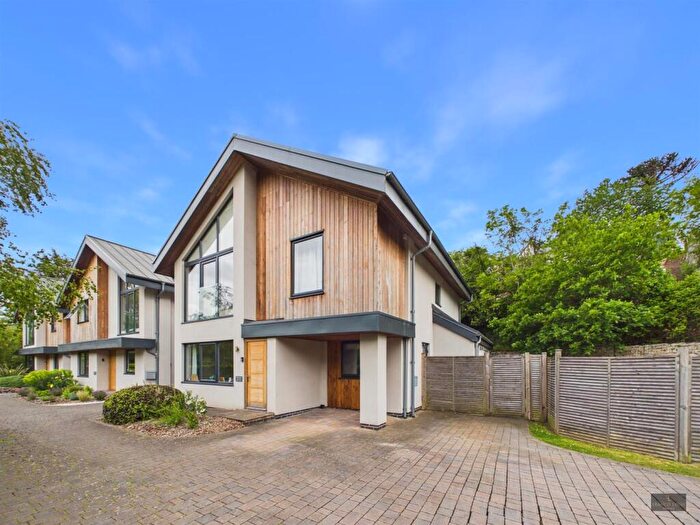 4 Bedroom Detached House For Sale In Pocombe Bridge, Exeter, EX4