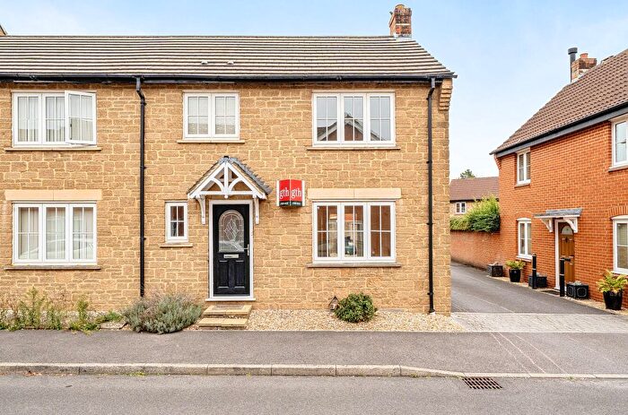 3 Bedroom End Of Terrace House For Sale In Carnival Close, Ilminster, Somerset, TA19