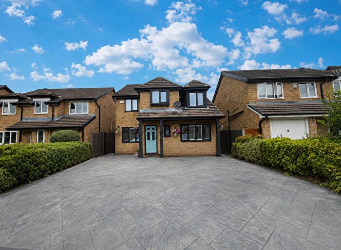 4 Bedroom Detached House For Sale In Puffingate Close, Carrbrook, Stalybridge, SK15