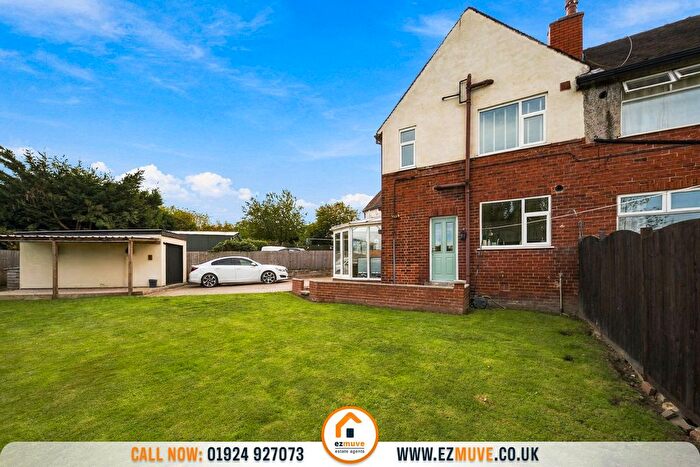 3 Bedroom End Of Terrace House For Sale In Monk Ings Avenue, Birstall, WF17