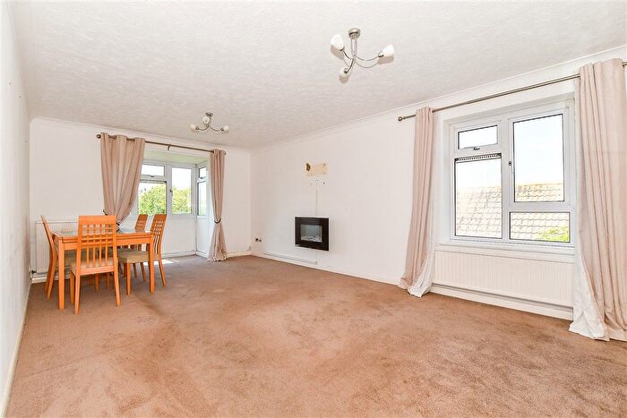 2 Bedroom Flat For Sale In Orgarswick Avenue, Dymchurch, Romney Marsh, Kent, TN29