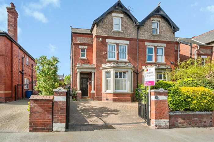 5 Bedroom Semi-Detached House For Sale In Axholme Road, Doncaster, DN2