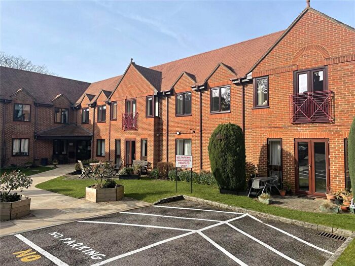 2 Bedroom Apartment For Sale In Ashley Gardens, Shalford, Guildford, Surrey, GU4
