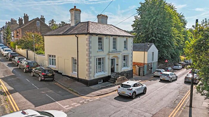 4 Bedroom Detached House For Sale In South Road, Faversham, Kent, ME13
