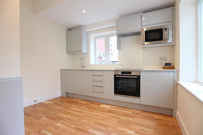 1 Bedroom Flat To Rent In Walton-on-Thames, Surrey, KT12