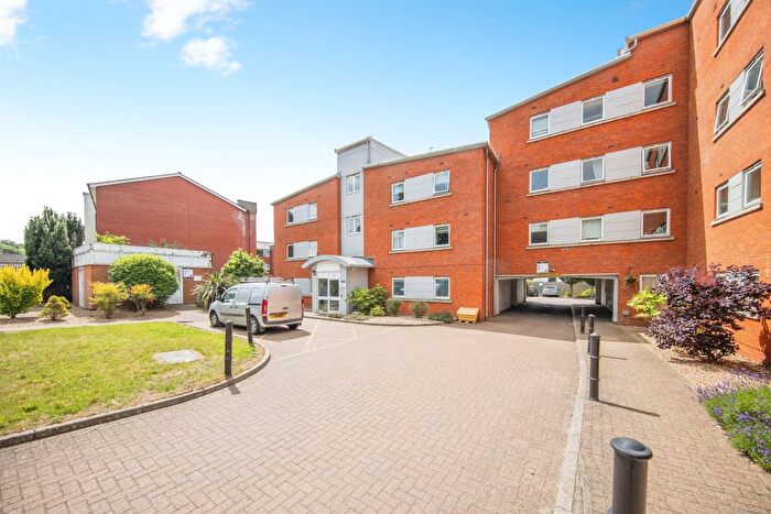 2 Bedroom Flat For Sale In Fore Hamlet, Ipswich, IP3