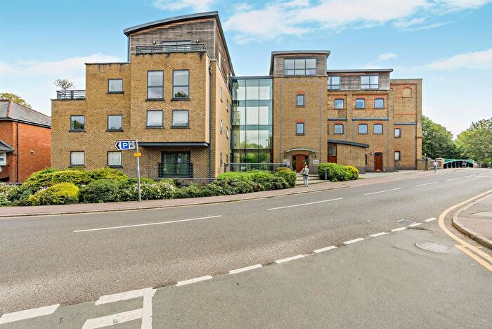 2 Bedroom Apartment For Sale In Lower Kings Road, Berkhamsted, HP4