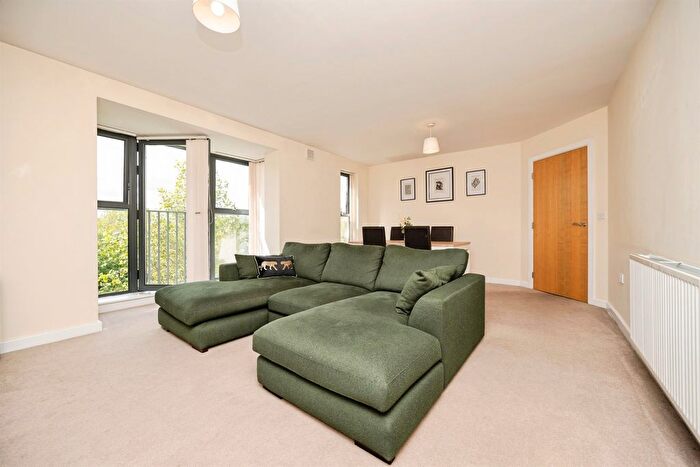 2 Bedroom Flat For Sale In Rothesay Gardens, Wolverhampton, WV4