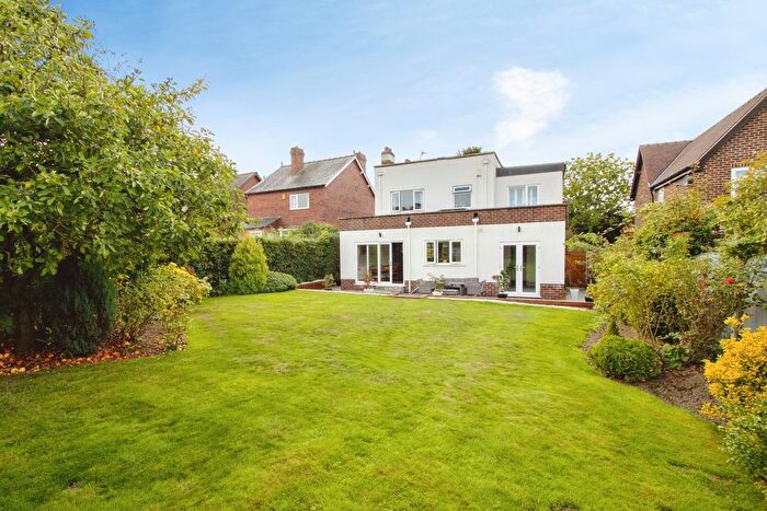 4 Bedroom Detached House For Sale In Milnthorpe Lane, Wakefield, West Yorkshire, WF2
