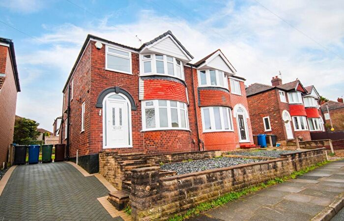 3 Bedroom House To Rent In Stanway Road, Whitefield, M45