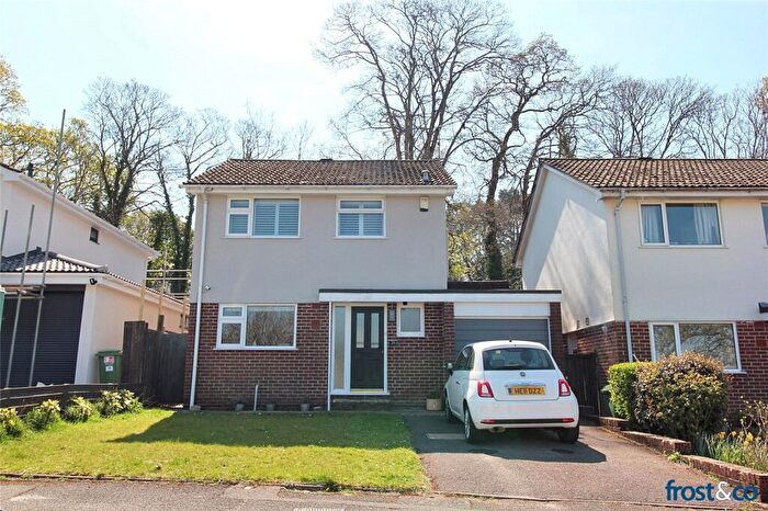 3 Bedroom Detached House For Sale In Potters Way, Whitecliff, Poole, Dorset, BH14