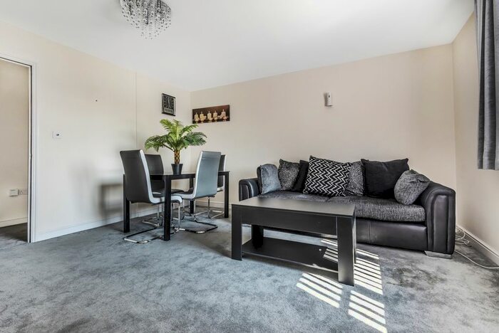 2 Bedroom Flat To Rent In Thyme Close, London, SE3