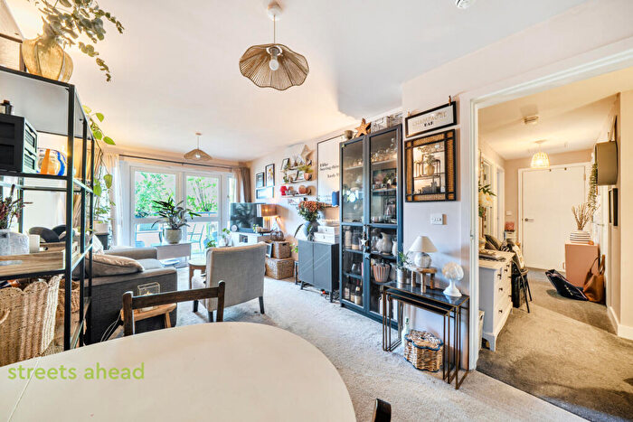 2 Bedroom Apartment For Sale In Brighton Road, Purley, CR8