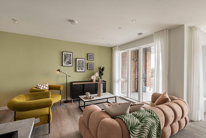 2 Bedroom Flat For Sale In Bell Road, Hounslow, TW3